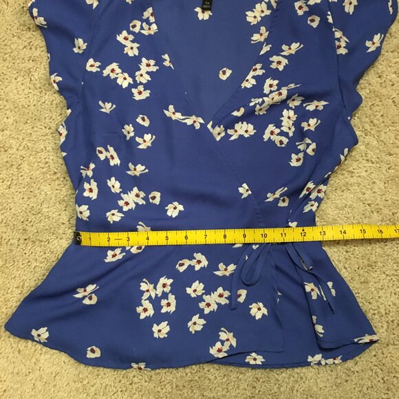 Banana Republic Blue Floral Tie Wrap Top - Picture 11 of 13